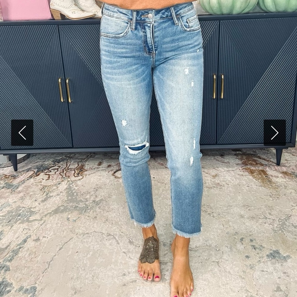 Lovervet by Vervet. By Flying Monkey. Plus Size 32/15 distressed cropped denim.
